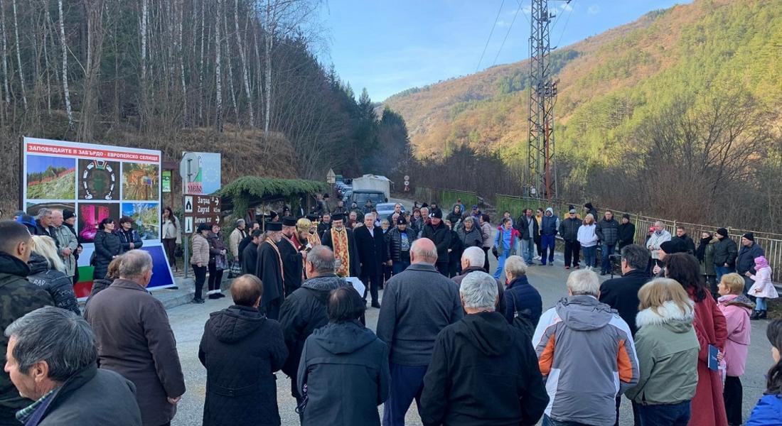 Традиционен курбан за по-малко  катастрофи и жертви по пътищата бе раздаден на пътуващите по направлението  Смолян-Пловдив