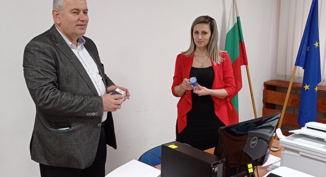  Областният управител Стефан Сабрутев връчи печата на Районна избирателна комисия (РИК) - Смолян
