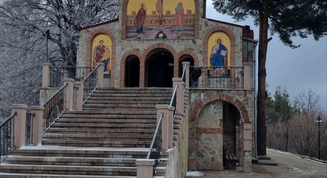 В Неделя Кръстопоклонна Смолянски епископ Висарион ще възглави св. Литургия в манастира „Св. Троица”- Кръстова гора