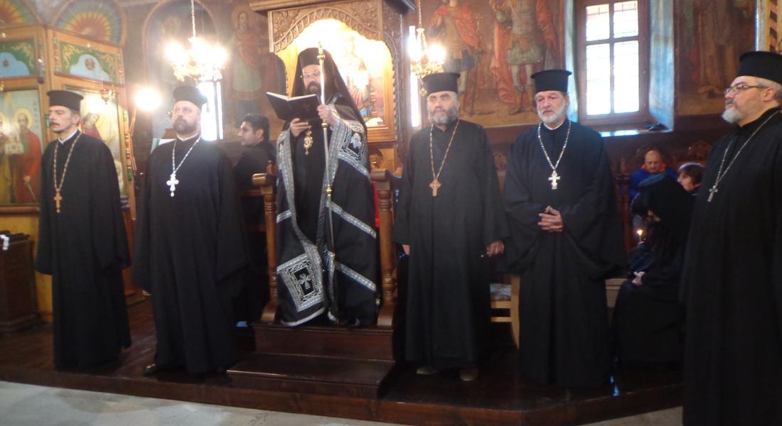 Целият Покаен канон на св. Андрей Критски бе отслужен в храм „Св. вмчца Неделя” – кв. Райково