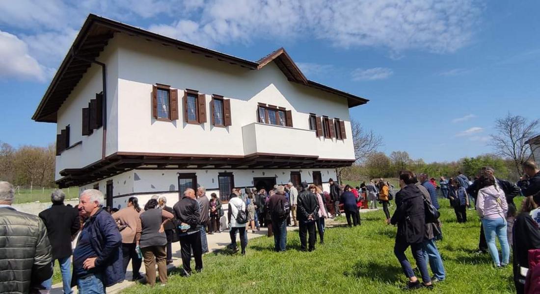 Филип Синапов отвори фолклорна къща "Гърнатенскине конаци"
