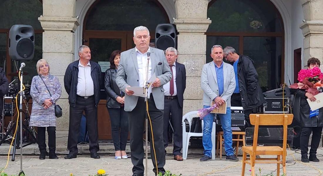  Областния управител Стефан Сабрутев бе официален гост на празника на село Момчиловци