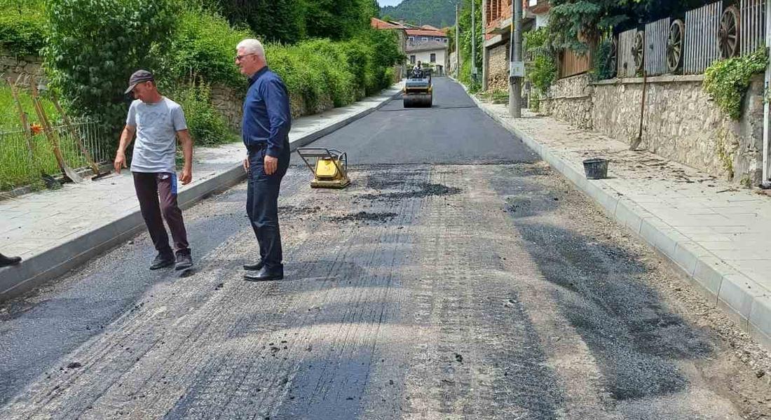 Работата по подобряването на инфраструктурата в община Чепеларе продължава с пълна сила