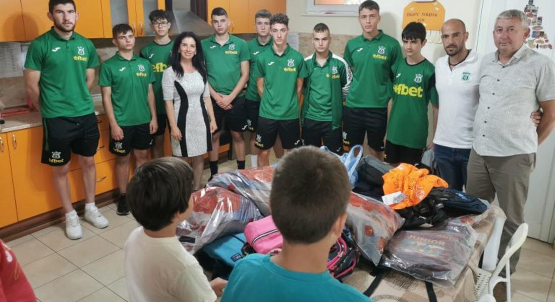 ФК „Родопа“ зарадва децата от Центъра за настаняване от семеен тип в Смолян
