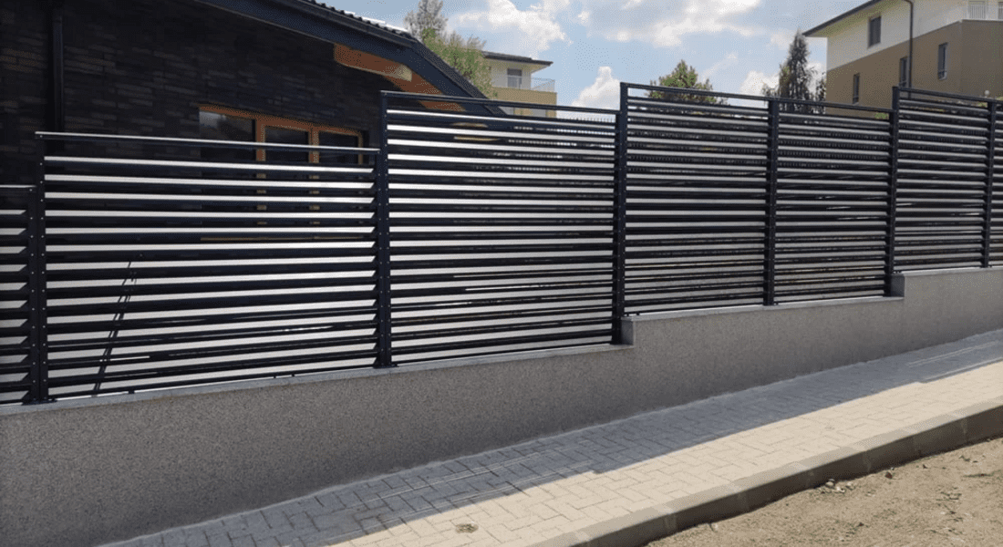 Ограда за двор: как да изберем най-подходящия материал за нашия дом