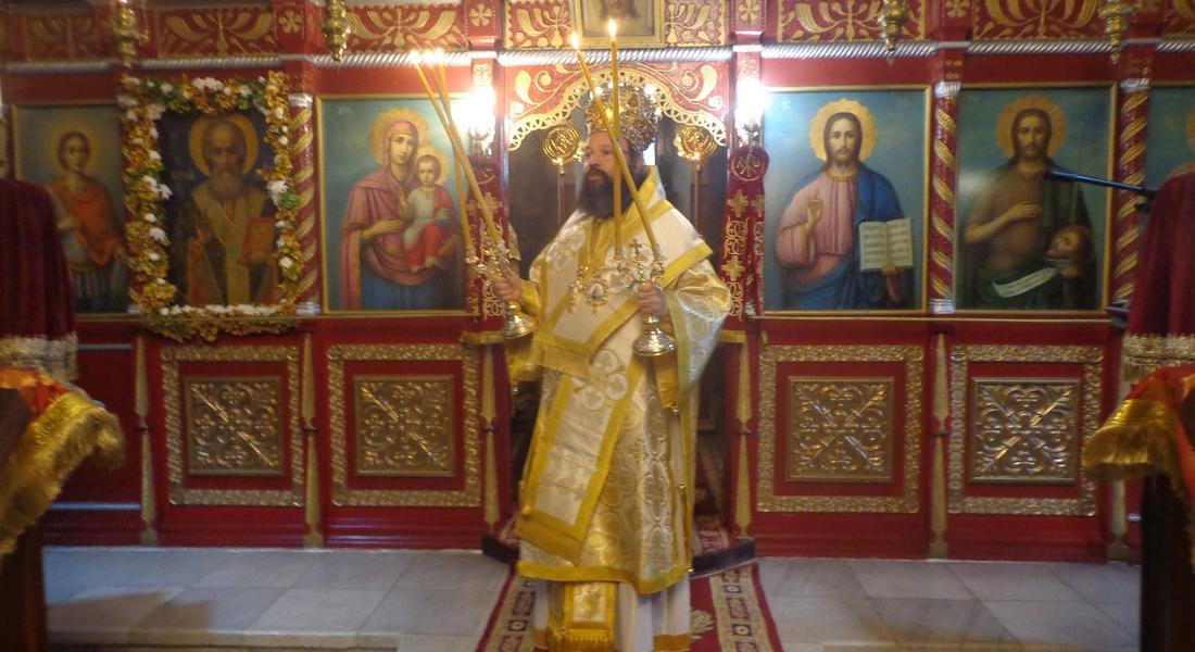 С архиерейска св. Литургия храм „Св. Атанасий” в Чепеларе отбеляза своя празник