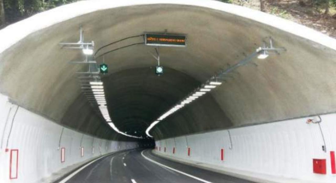 Подменят лампите в тунела на пътя Девин – Михалково