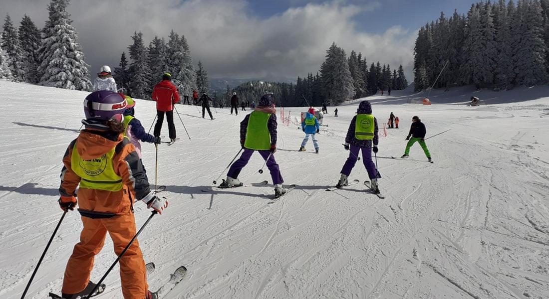 Проектът „Научи се да караш ски“ помогна на децата да овладеят начални умения в ските
