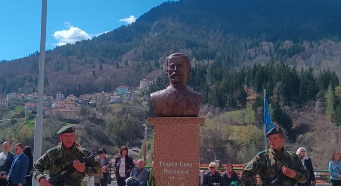 Откриха паметник на Раковски в Смолян, дело на 96-годишният Георги Милушев 