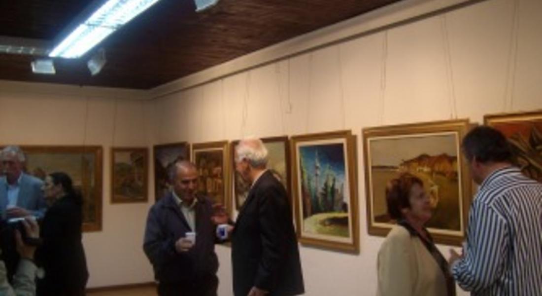 Баща и син Крапаунови представят изложба в София