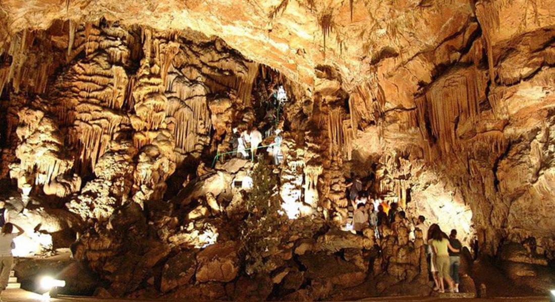 С празник и с поход се отбелязват 30 години от откриването на пещерата "Ухловица"