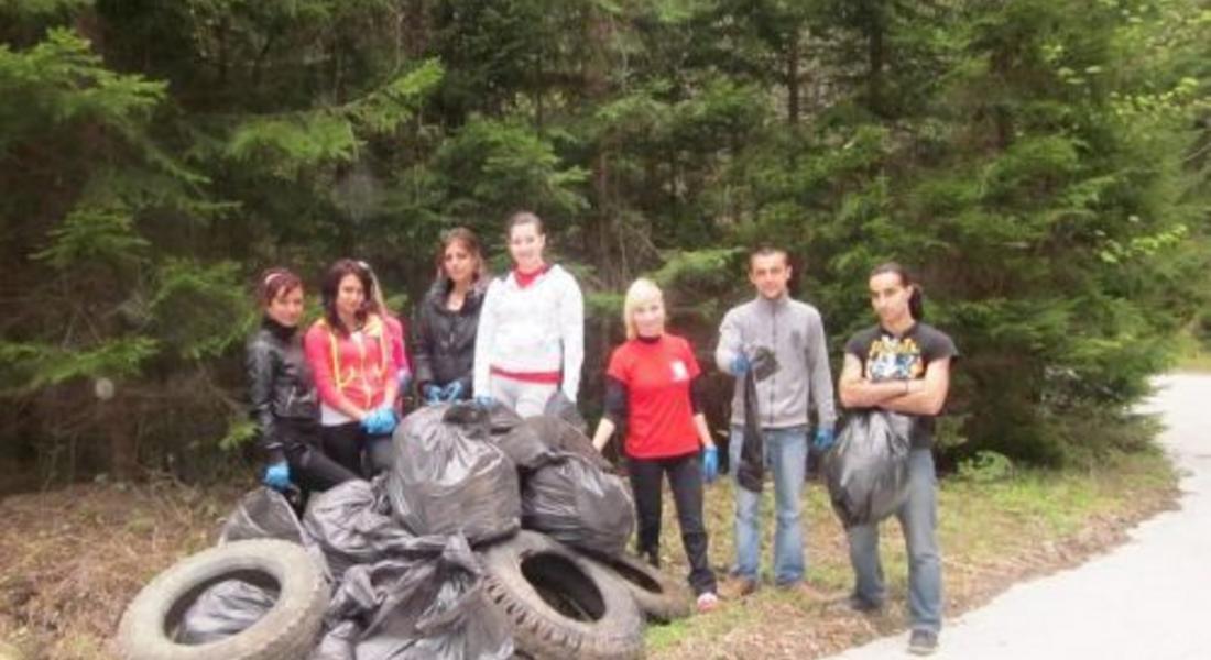  Младежите на БСП почистиха подхода към резерват край Смолян
