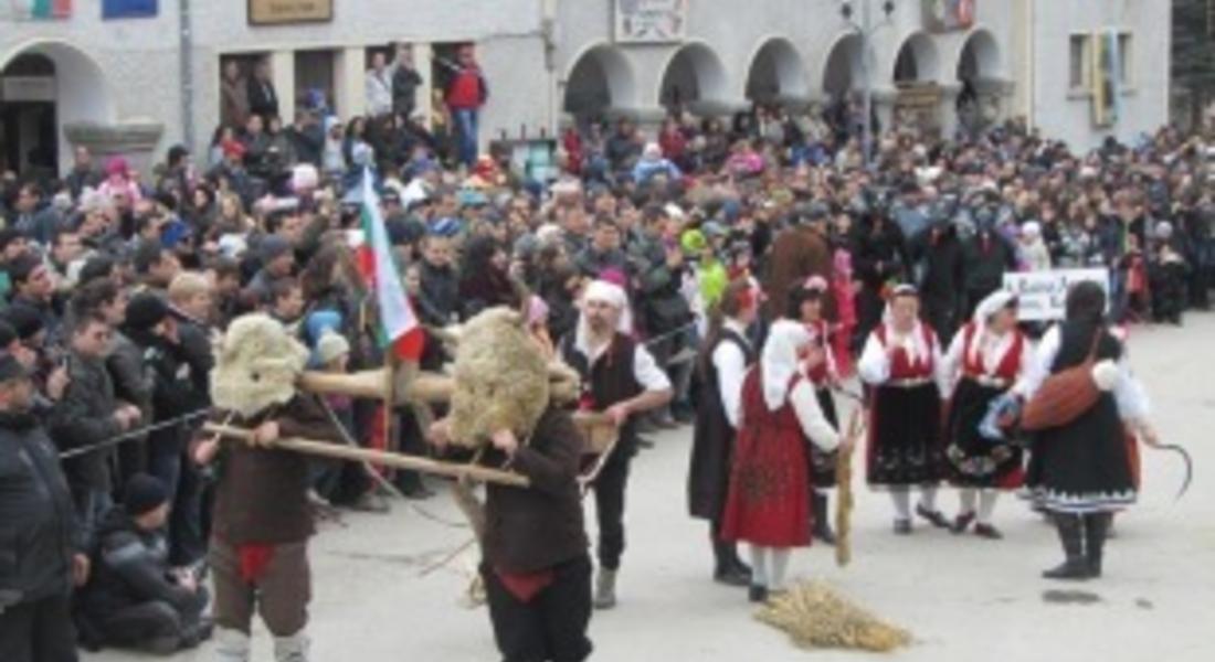 Започна празника "Песпонеделник",   230 кукери гонят злото в Широка лъка