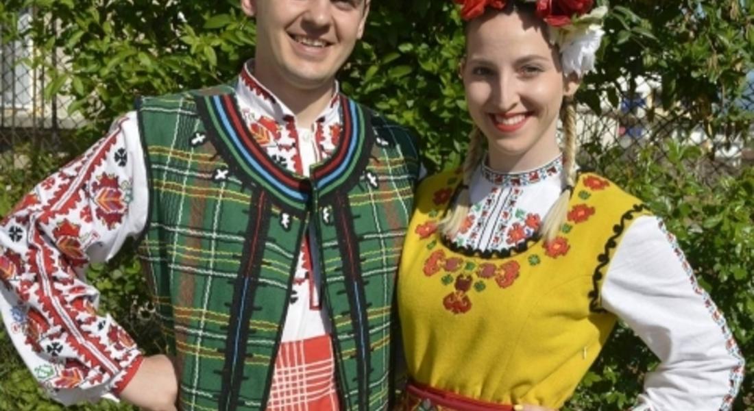 Младоженци от Мадан отпразнуваха сватбата си, облечени в народни носии