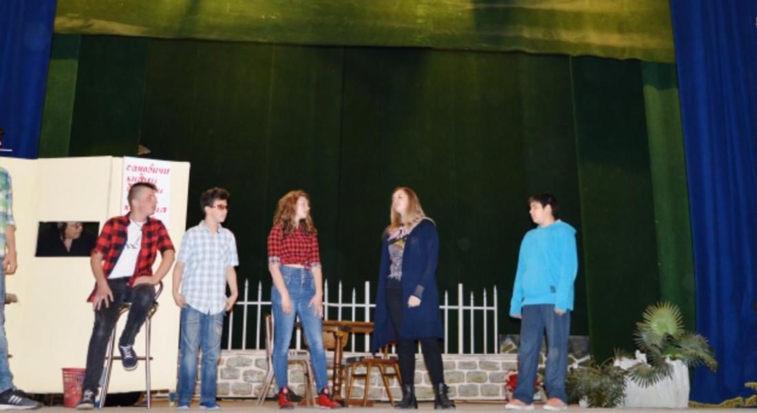 Младежки театър „Ирис“ гостува със своя театрална постановка в Перущица 