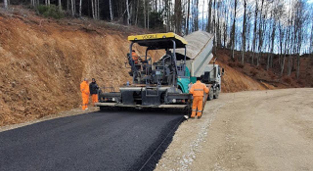   Полагат първи пласт асфалт на подходния път към ГКПП „Рудозем-Ксанти“