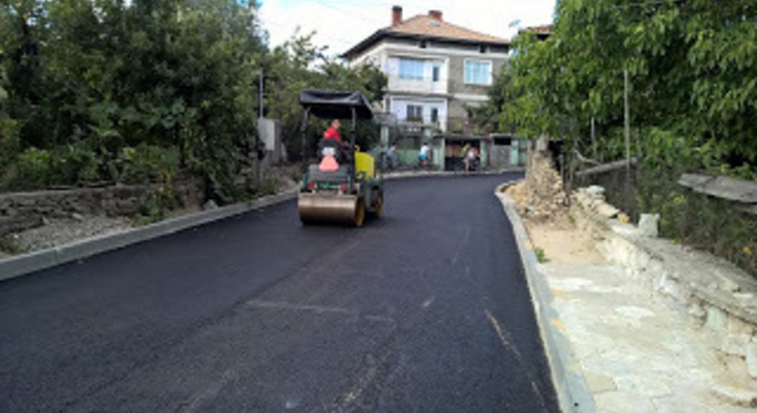 Асфалтират улици в доспатското село Барутин 