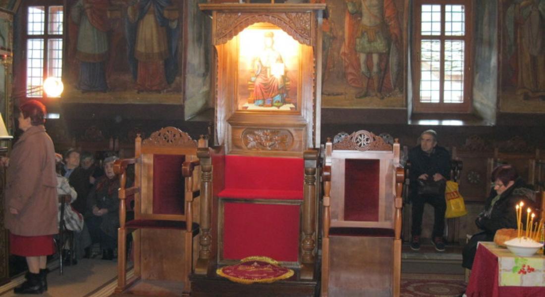 С нов Владишки трон посрещна Тодорова събота храм „Св. Неделя“ в Райково