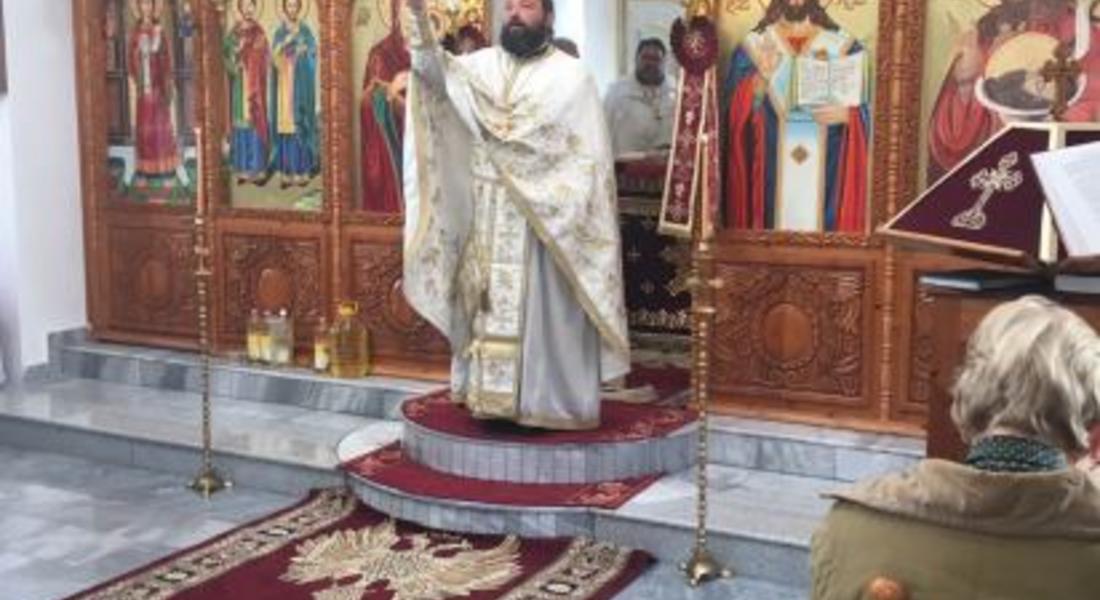 Архимандрит Висарион отслужи божествена литургия за светите безсребърници Козма и Дамян