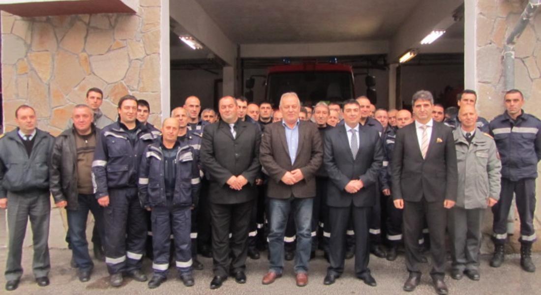 Кметът Мелемов  и областният  управител Славов лично благодариха на огнеборците  за овладяване на бедственото положение