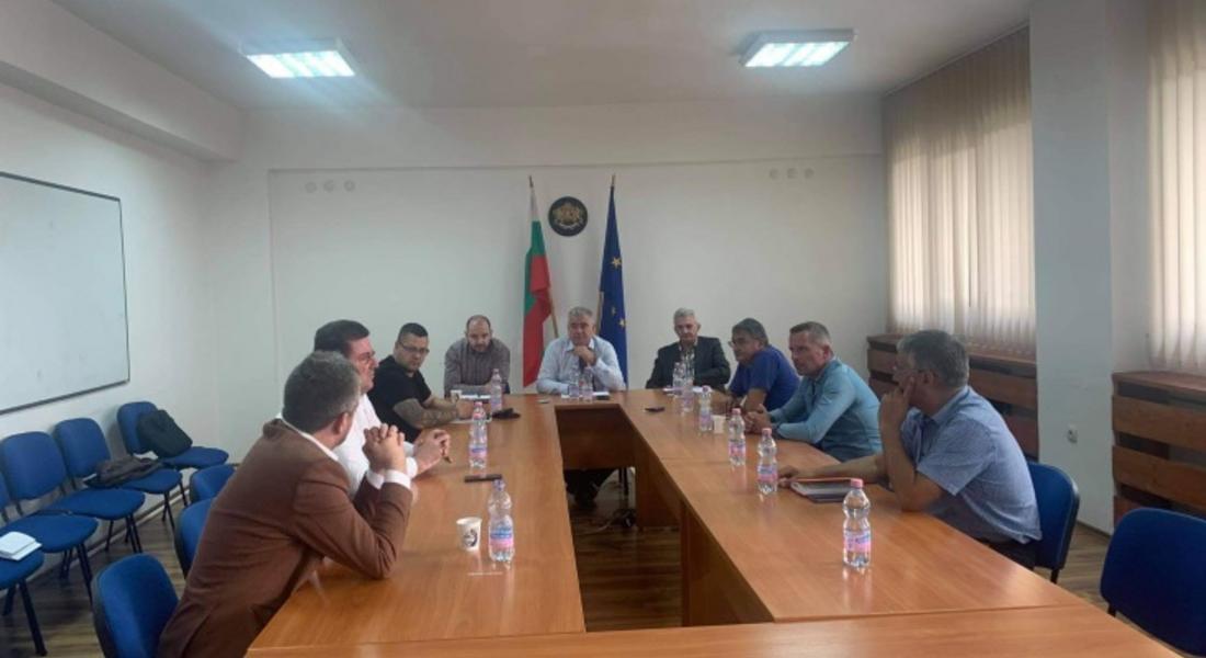 Областният управител Стефан Сабрутев проведе среща с представители на парламентарно представените политически сили