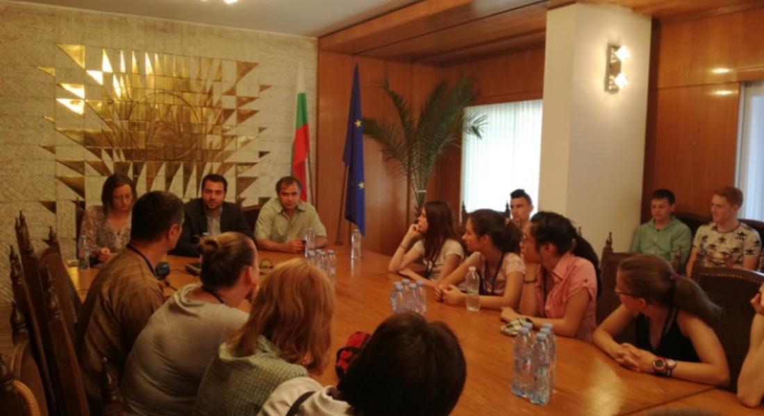 Зам.-кметът Марин Захариев посрещна 20 младежи от побратимения Кишпещ