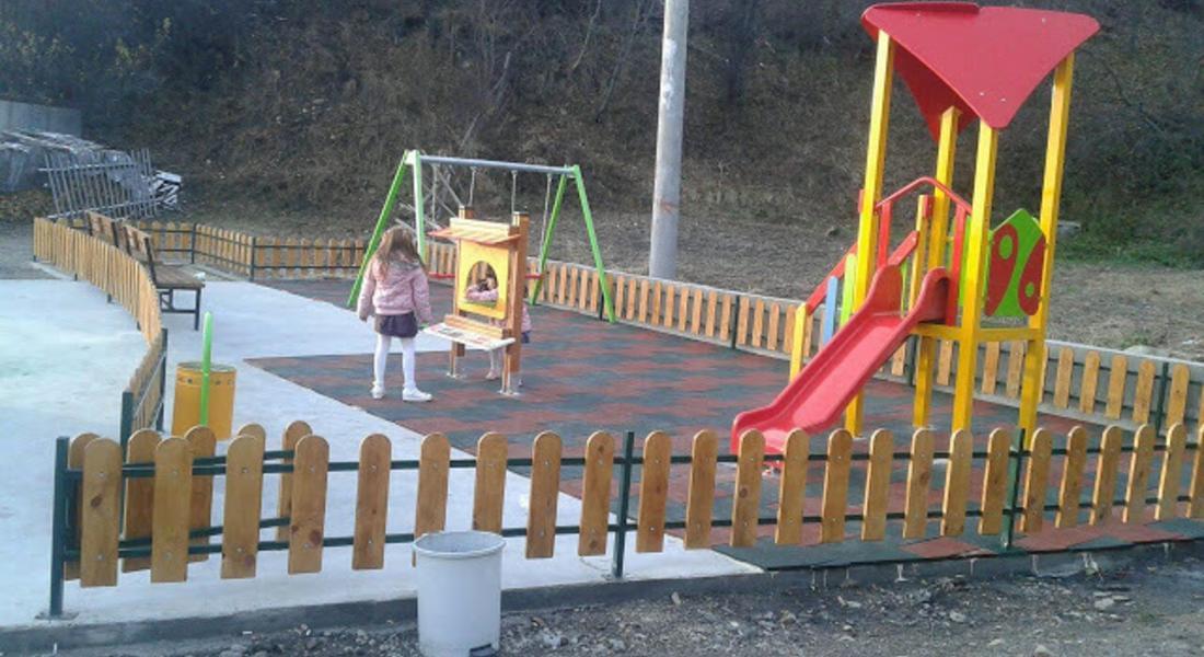  Нова детска площадка в с.Любча по проект