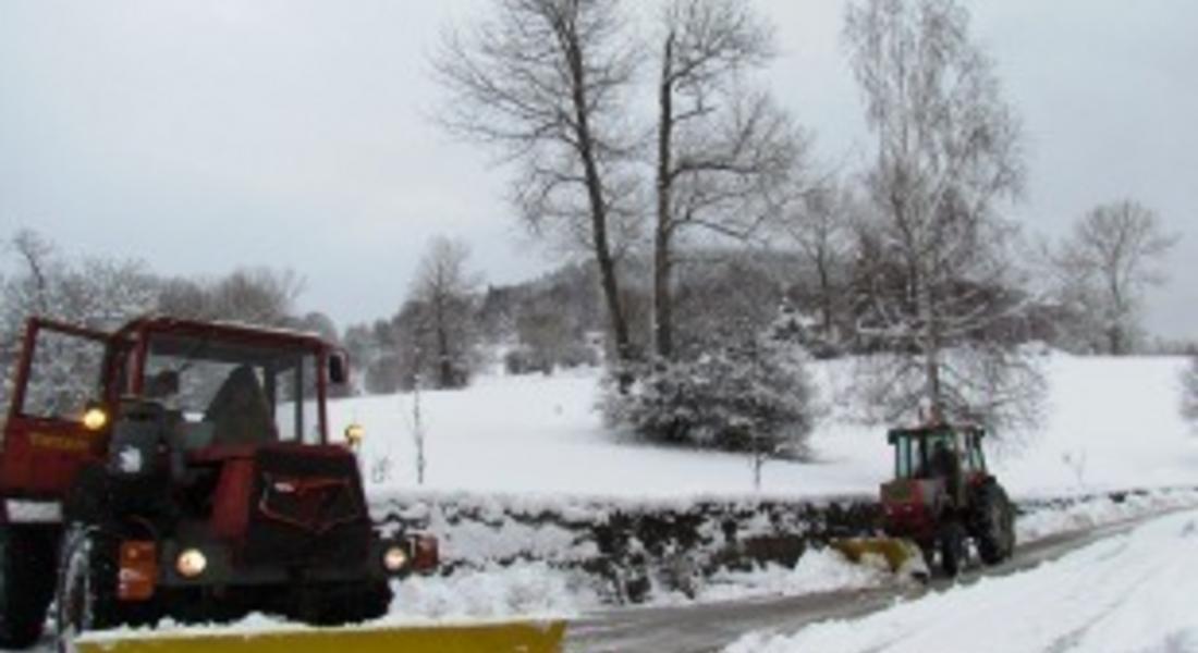 Усложнена е пътната обстановка в Смолян заради снеговалежа и рязкото падане на температурите