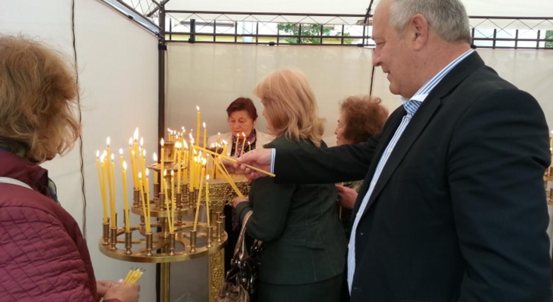 Кандидат- кметът на Смолян от ПП ГЕРБ Николай Мелемов  почете днес храмовия празник на параклиса „Покров Богородичен”