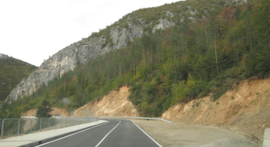 Завърши рехабилитацията на 8 км от път III-8681 Рудозем - Смилян