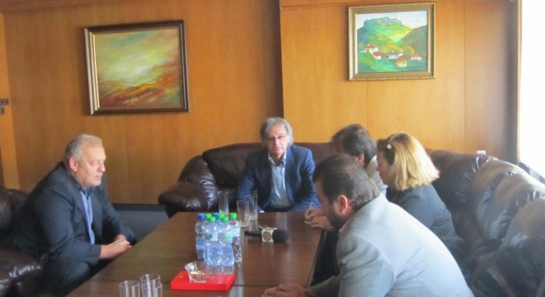 Инвеститори се срещнаха с Мелемов, проучват възможностите за изграждането на кабинков лифт между Смолян-Пампорово
