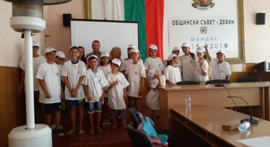Благотворителна акция направиха група от деца и ученици от Девин и Грохотно 