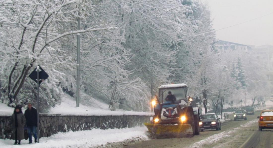  Постепенно се нормализира пътната обстановка в Смолянско след обилния снеговалеж