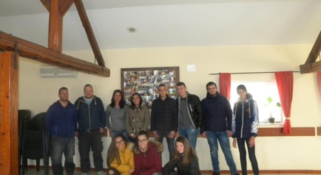 Младежи от Превантивно-информационния център посетиха център за рехабилитация на зависими