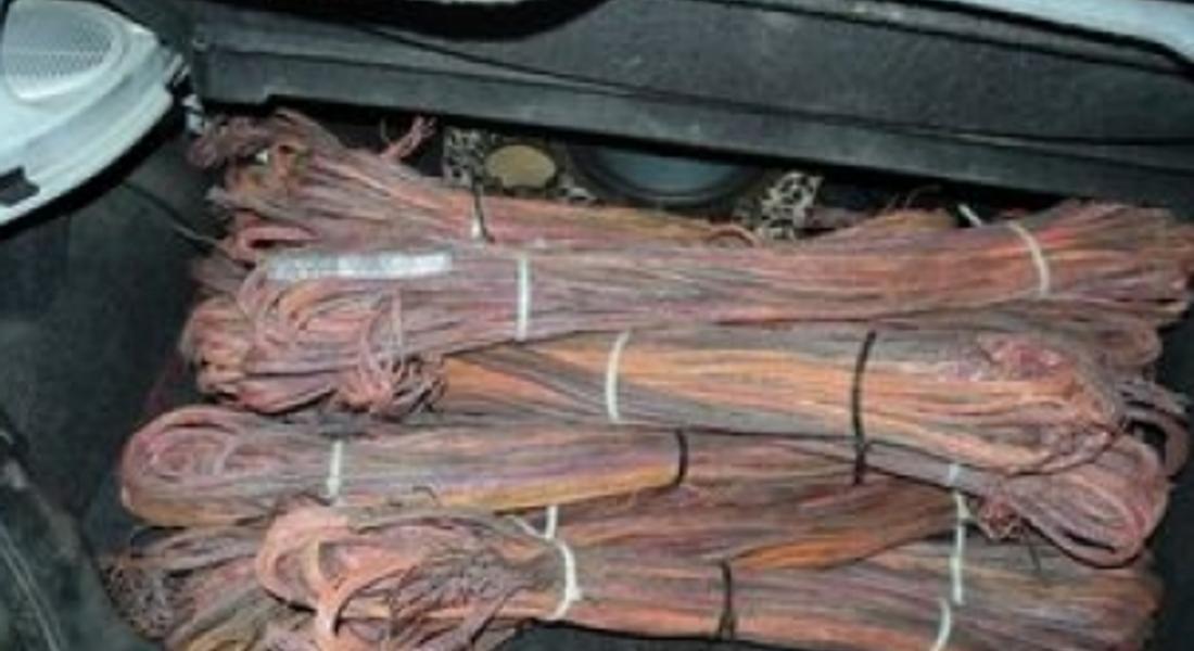 Полицаи спипаха крадец, опитал да задигне 3 метра кабел
