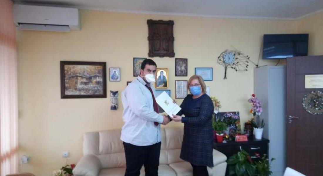Грамота и награда за Димитър Колев, който зае седмо място в есенния турнир "Джон Атанасов"