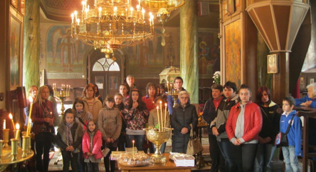  Пета учебна година започна Неделното училище при храм „Св. Николай Чудотворец“ в Смолян