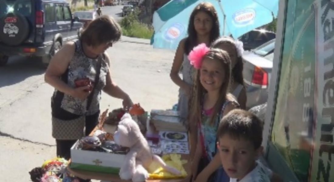 Деца-доброволци от Каптажа направиха дарителска изложба-базар