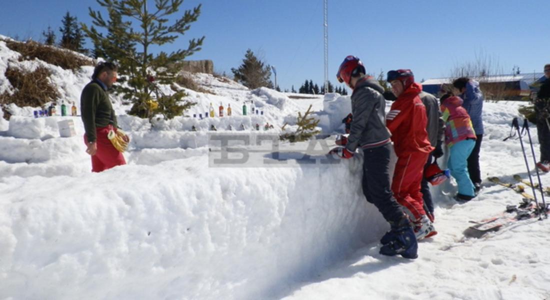 Диджеи от България и Великобритания миксират на снежен бар на вр. Мечи чал