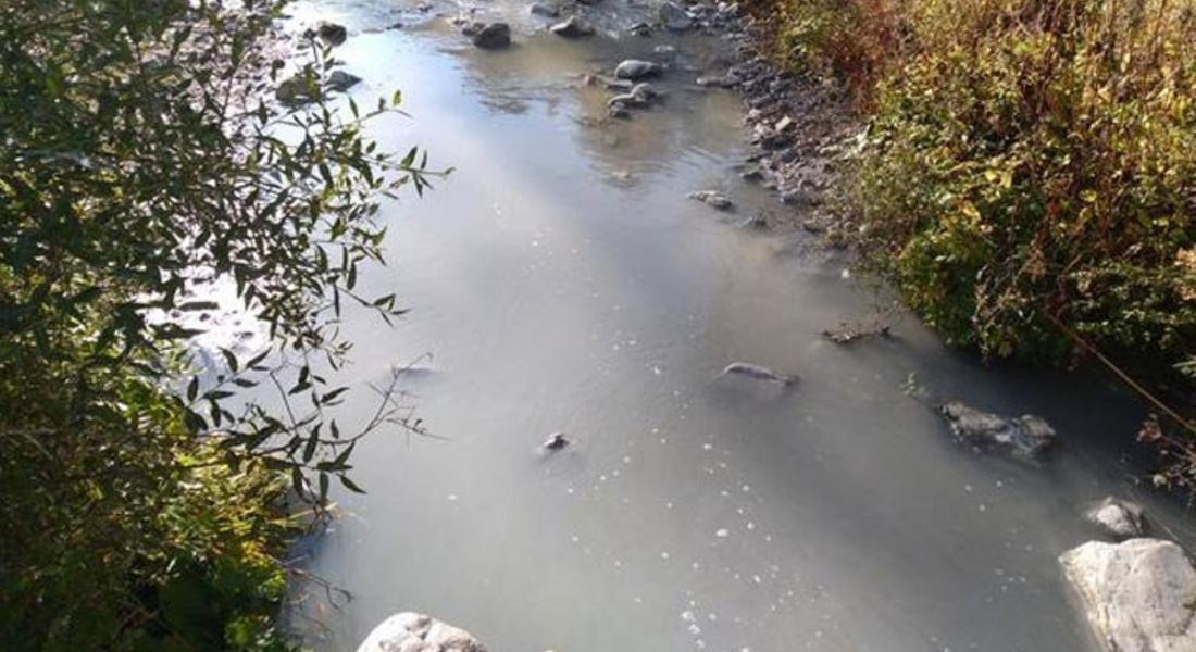Екоексперти провериха сигнал за побеляване на река Маданска в района на с. Ловци