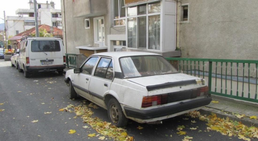  Община Смолян предприема действия срещу излезлите от употреба автомобили и складирани дърва по улиците и тротоарите