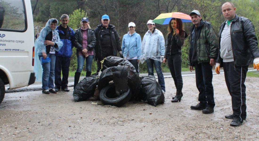  Екипът на РИОСВ – Смолян участва активно в кампанията „Да изчистим България за един ден”