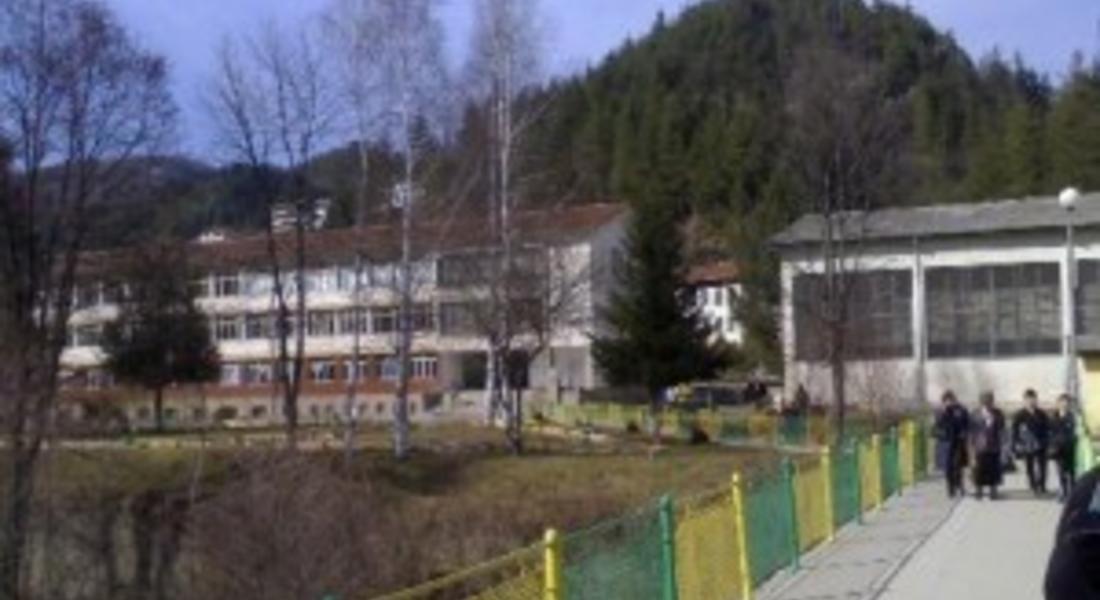 7-годишно момче пострада в училище в Рудозем