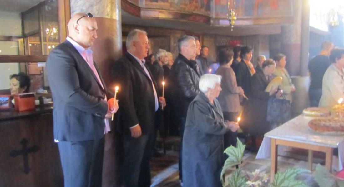 Кандидатът за кмет на Смолян от ГЕРБ Николай Мелемов дари курбан в църквата „Св.Неделя” в кв.Райково