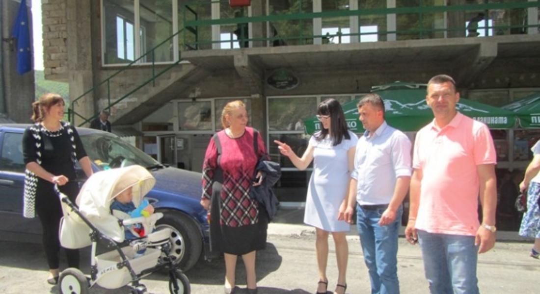 Зам.-кметът Венера Аръчкова поздрави жителите на Влахово с празника им