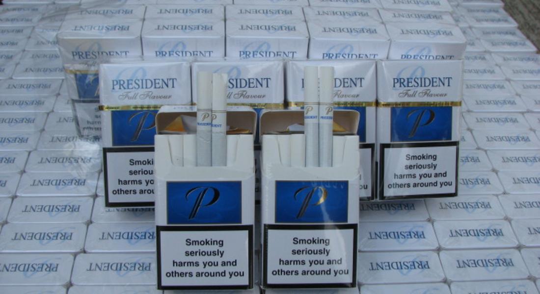  Иззеха 200 къса цигари без бандерол от лек автомобил в Смолян