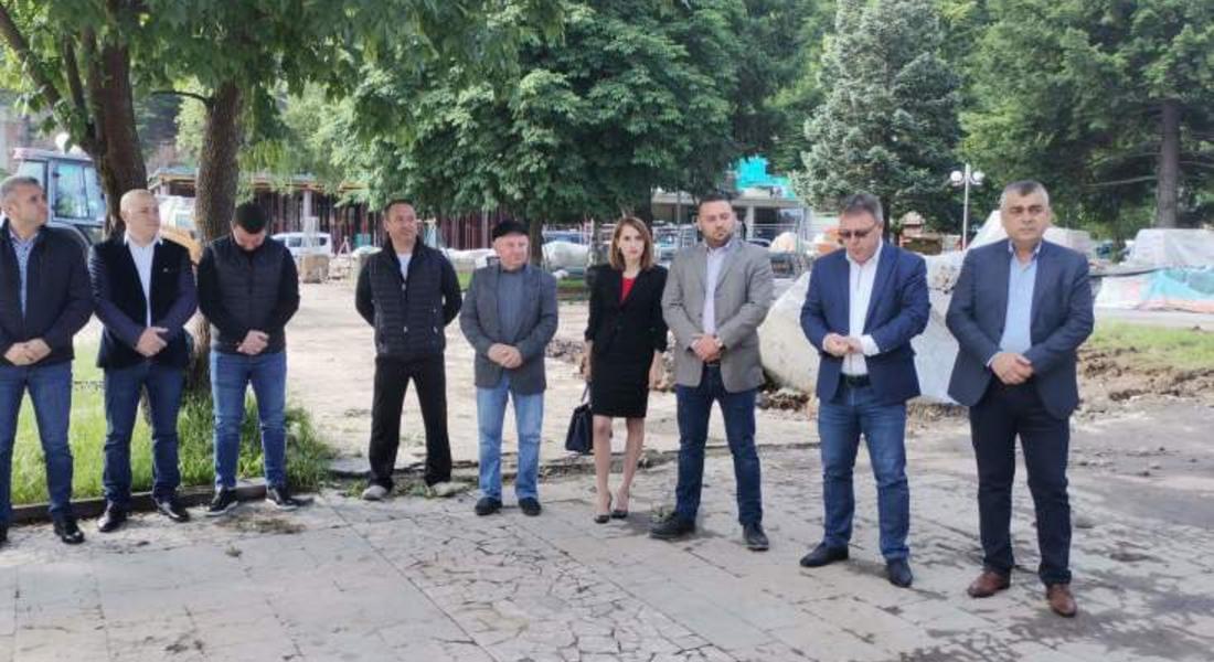 Кандидат-депутати на ДПС – Смолян дадоха началото на мащабна реновация на площада в Рудозем