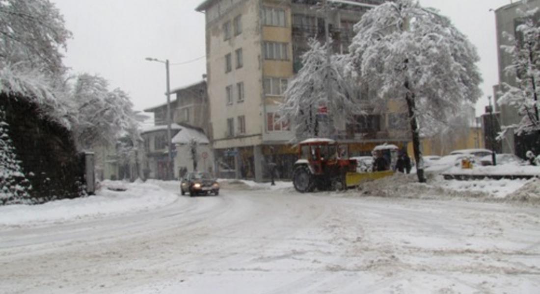 В Смолянско готови за първия сняг, машините вече са разположени по места