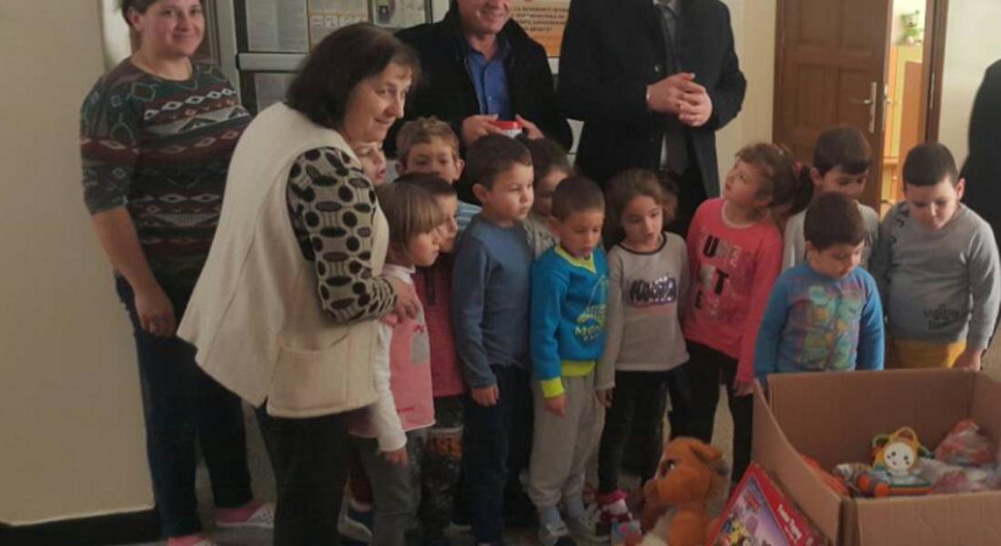 Дарение от Швейцарския червен кръст получиха децата от детските градини в община Неделино