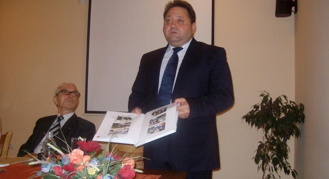 Д-р Кехайов представи книгата “Алманах лекари-общественици” в Смолян